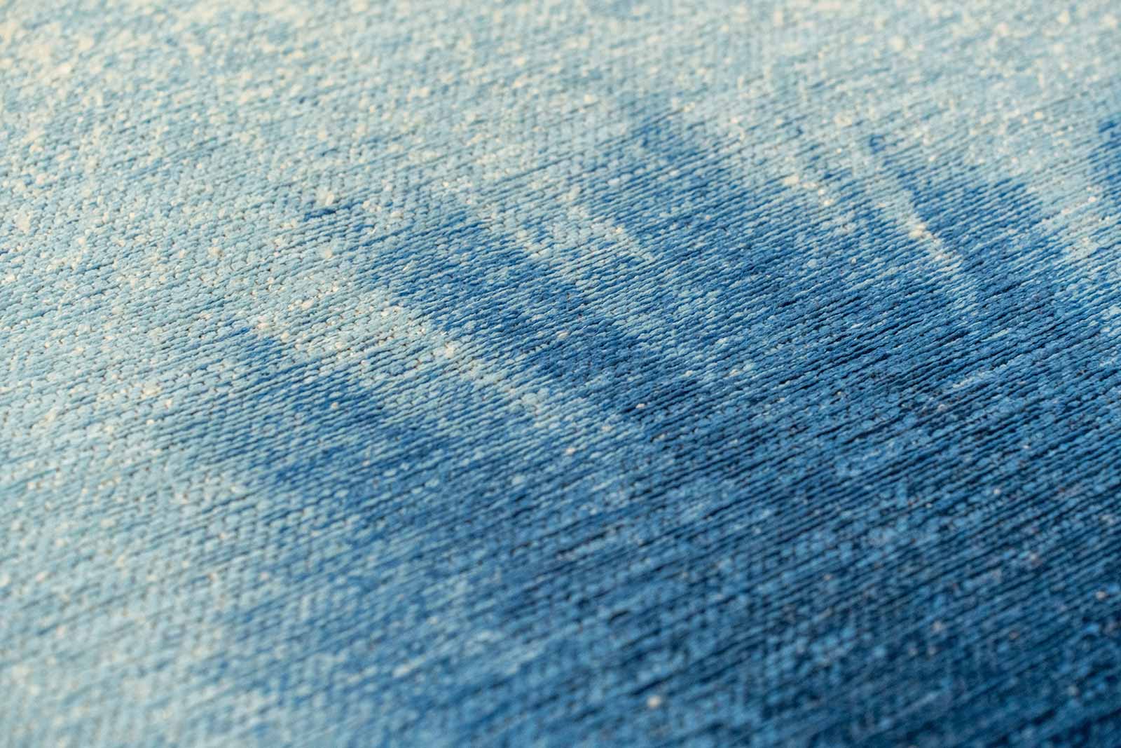 Louis De Poortere tapis Meditation 2102 Drop Dream In Blue zoom 1